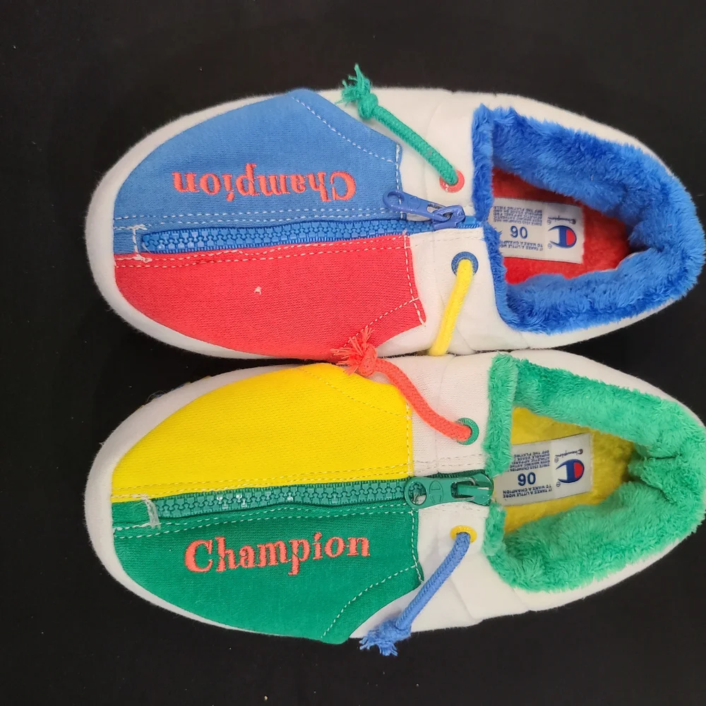 Champion X Twister slippers Size 6 Youth Rare